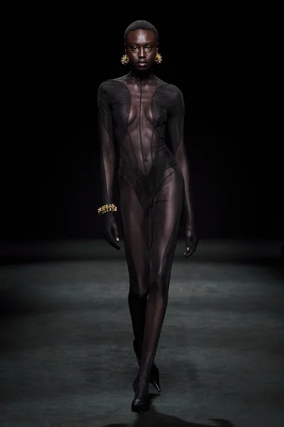 Look 28